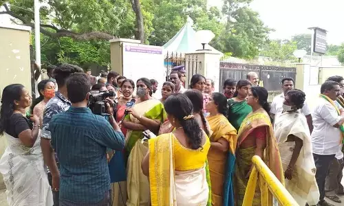 காவல்துறை அதிகாரி மீது கமிஷ்னர் அலுவலகத்தில் பா.ஜ.க. பெண் நிர்வாகி புகார்!