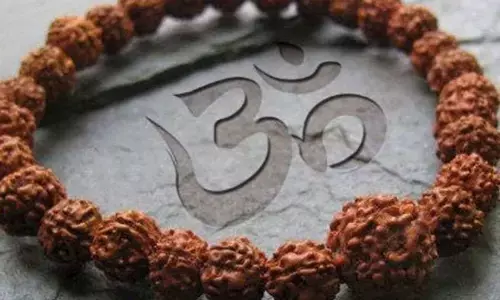 நெற்றியில் திருநீறு, ருத்ராட்சம் அணிந்த மாணவர்களை இழிவுப்படுத்திய ஆசிரியர் மீது வழக்கு !