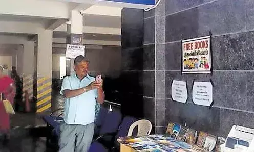 வங்கி நுழைவாயிலில் கிறிஸ்துவ மத பிரச்சாரம், அதிரடி காட்டிய இந்து முன்னணி !