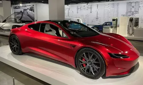 இந்தியாவில் டெஸ்லா கார் விற்பனைக்கு மத்திய அரசு தெரிவித்த பதில் !