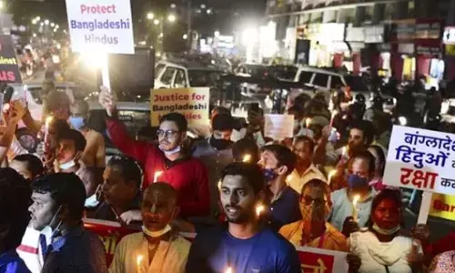 வங்கதேசத்தில் வீதியில் இறங்கி போராட்டம் நடத்திய இந்துக்கள் !