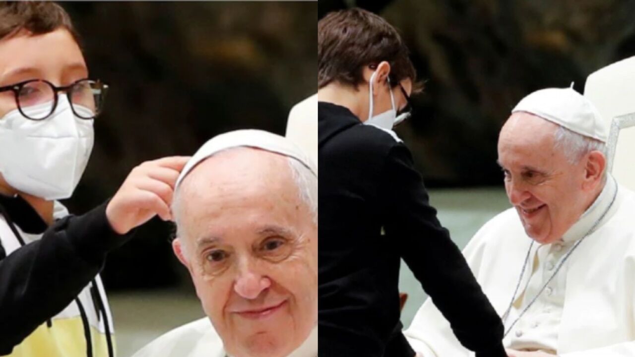 போப் ஆண்டவரிடம் குறும்புத்தனம் செய்த சிறுவன்: வைரலாகும் வீடியோ !