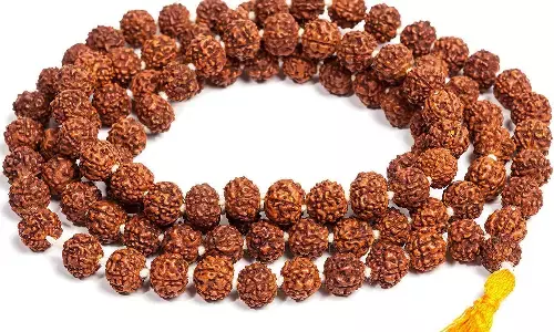 ஒருவரின் உடல்நிலையையும், மனநிலையையும் சக்தி மிகுந்ததாக மாற்ற மிகச்சிறந்த ஆன்மீக வழி ருத்ராக்ஷம் !