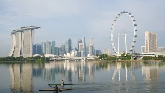 கட்டுப்பாடுகளை தளர்த்தும் சிங்கப்பூர்: இந்தியர்களின் வருகைக்கு அனுமதி !