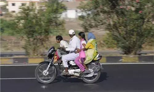 இனி குழந்தைகளுக்கு தலை கவசம் கட்டாயம் - வளர்ந்த நாடுகளுக்கு இணையாக அதிகரிக்கும் கட்டுப்பாடு!