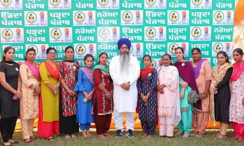 அரசு பள்ளிக்கு 100 தன்னார்வ ஆசிரியர்களின் நியமனம் மற்றும் ஊதியச் செலவுகளை ஏற்றுக் கொண்ட NRI !