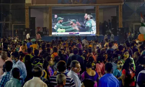 ஜம்மு & காஷ்மீர் :வெற்றி கண்ட பாகிஸ்தான் அணியை  கொண்டாடியவர்களை, காட்டிக் கொடுத்தவர்கள் மீது மிரட்டல் விடுக்கும் தீவிரவாதிகள் !