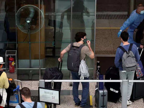 வெளிநாட்டு இந்தியர்களின் பயண விதிகளை மாற்றி அமைத்த மத்திய அரசு !