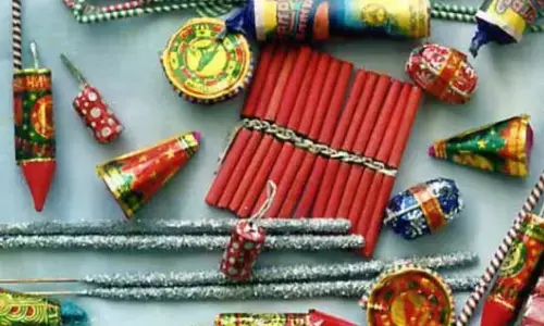 ரயில்களில் பட்டாசு எடுத்து சென்றால் 3 வருடம் சிறை.. ரூ.1000 அபராதம்!