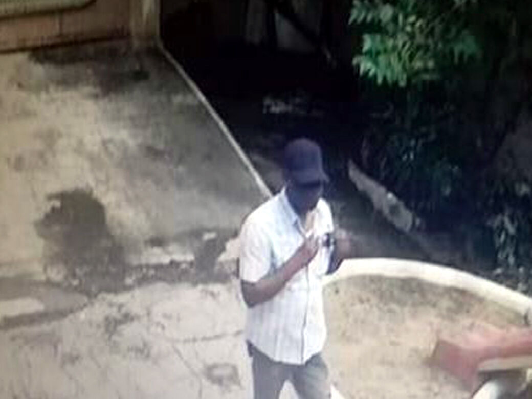 கோவையில் பரபரப்பு: பட்டப்பகலில் பள்ளியில் புகுந்து ஆசிரியையிடம் 10 சவரன் நகை பறிப்பு!