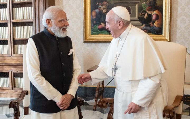 நம்பிக்கையுடன் தீபாவளியை கொண்டாடுங்கள் - இந்துக்களுக்கு போப் பிரான்சிஸின் தீபாவளி வாழ்த்து !