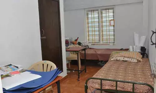 உரிமம் பெறாமல் நடைபெறும் அனைத்து விடுதிகளை கண்டறிய அடிக்கடி ஆய்வு செய்ய உத்தரவு !