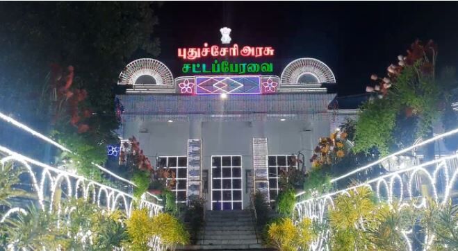 புதுச்சேரி விடுதலை நாள்: முதலமைச்சர் ரங்கசாமி கொடியேற்றி கொண்டாட்டம்!