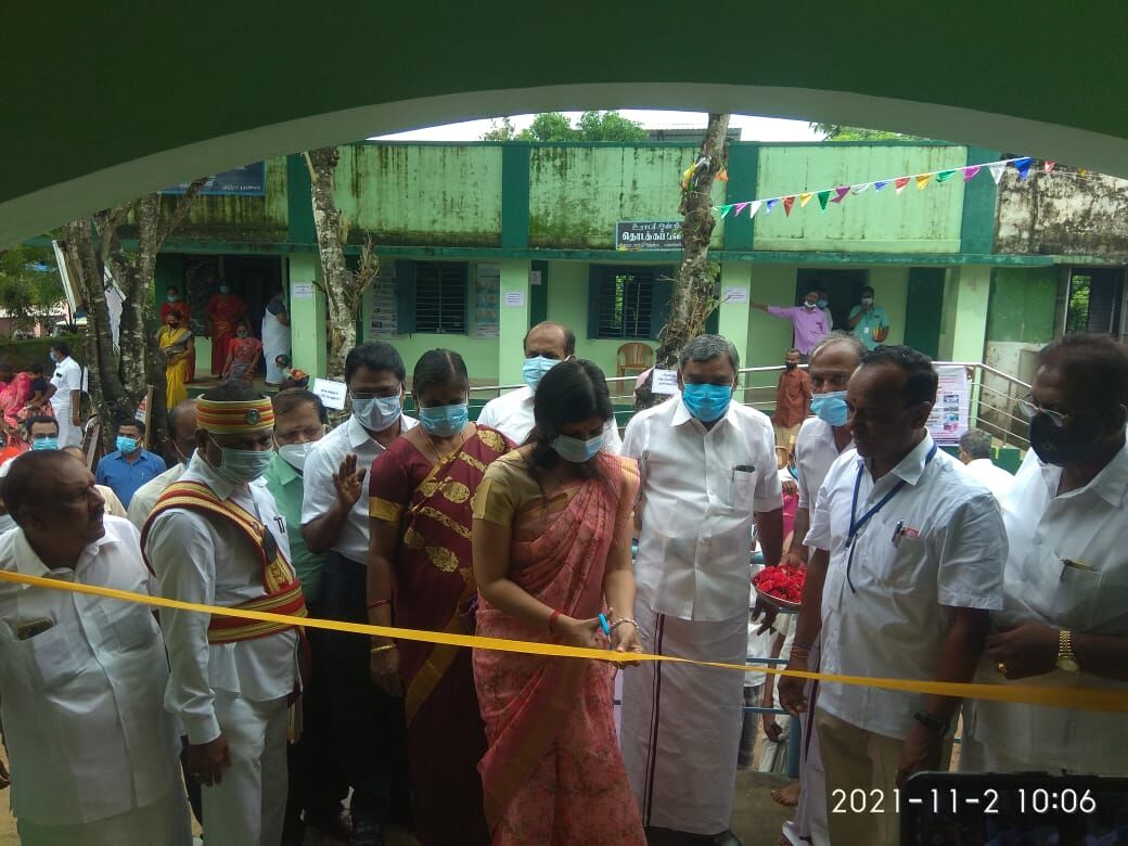 #Kathirexclusive கனமழையில் திருவாரூர் மாவட்டத்தில் பள்ளிகள் இயங்கின - தி.மு.க எம்.எல்.ஏ மாணவர்களை வரவேற்க வேண்டும் என இப்படியா?