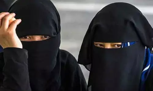 அஸ்ஸாமில் தலிபான்கள் ஆட்சியா? செல்போன் கடைக்கு புர்கா அணியாமல் வந்த பெண்ணை அடித்து வெளியே அனுப்பிய கொடுமை!