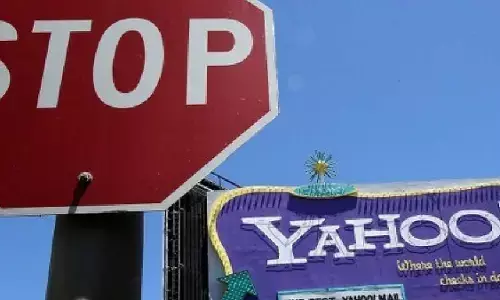 நாடா அது? சீனாவை விட்டு முற்றிலுமாக  வெளியேறுவதாக அறிவித்த யாஹு நிறுவனம்! ஏற்கனவே முந்திக்கொண்ட மைக்ரோசாப்ட்!