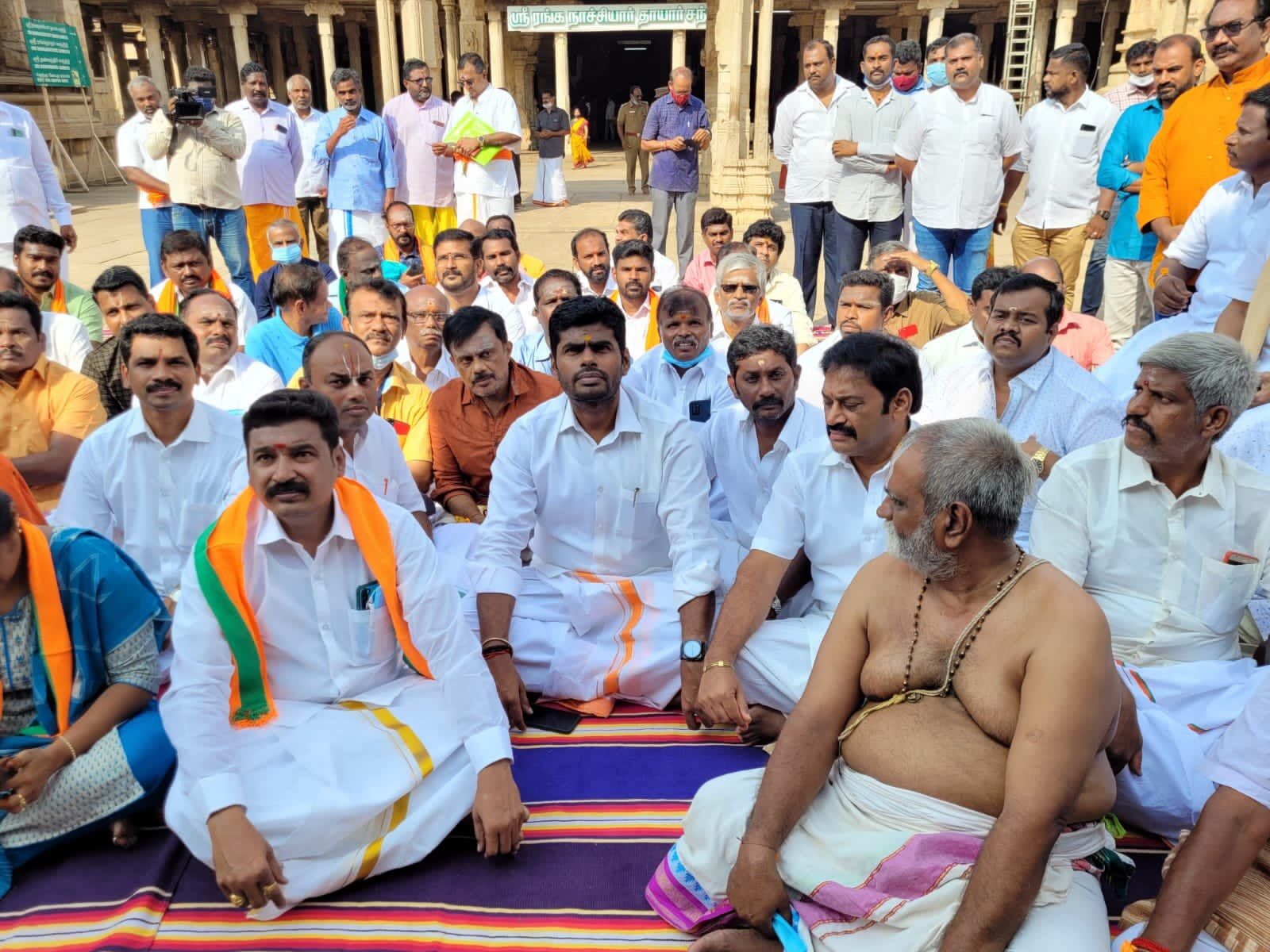 முல்லைப் பெரியாறு அணை  உரிமையை தவறவிட்ட தி.மு.க.வை கண்டித்து தேனி ஆட்சியர் அலுவலகம் முற்றுகை! பா.ஜ.க. அறிவிப்பு!