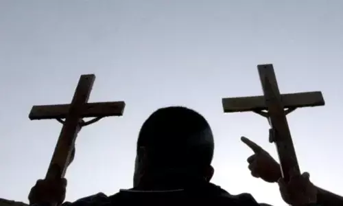 திருமணம் செய்து வைப்பதாக சர்ச்சிக்கு வரவழைத்து மதம்மாற்றும் முயற்சி: சம்மதிக்காத காதல் ஜோடி மீது கொலைவெறித் தாக்குதல்!