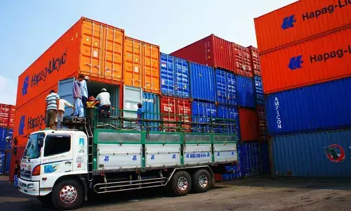 எதுவும் தப்ப முடியாது! நிதியமைச்சர் நிர்மலா சீதாராமன் முயற்சியால் 1,700க்கும் மேற்பட்ட அபாயகரமான சரக்குகளை அழித்தது சுங்கத்துறை!