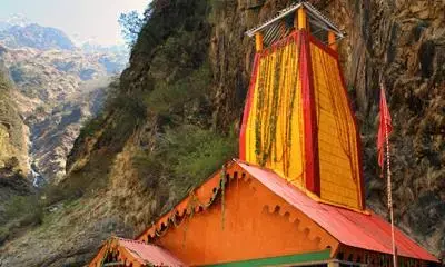 யமுனை நதியினை தெய்வமாக பாவித்து அமைந்திருக்கும் கோவில் தான் யமுனோத்திரி !