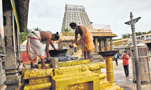 திருவண்ணாமலை கோவிலில் நடக்கும் அக்கிரமங்கள் - போராட்டத்தில் இறங்கி இந்து அமைப்புகள் !