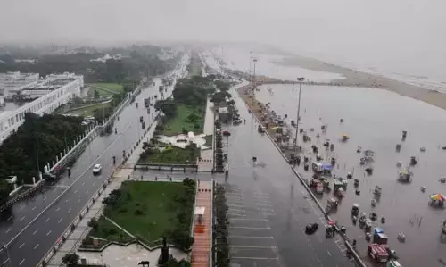 தமிழகத்தில் இந்த 8 மாவட்டங்களில் வெளுத்து வாங்கும் கனமழை: ரெட் அலார்ட் செய்த வானிலை மையம்!