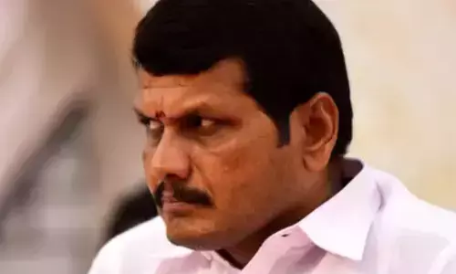 மழையால் சென்னையில் 12,200 வீடுகள் மின்சாரம் இன்றி தவிப்பு ! - தூங்குகிறதா மின்துறை ?