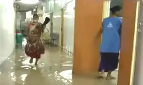 விடியல் அரசின் அலட்சியம்: அரசு மருத்துவமனைக்குள் புகுந்த மழைநீர்! நோயாளிகள், மருத்துவர்கள் கடும் அவதி!