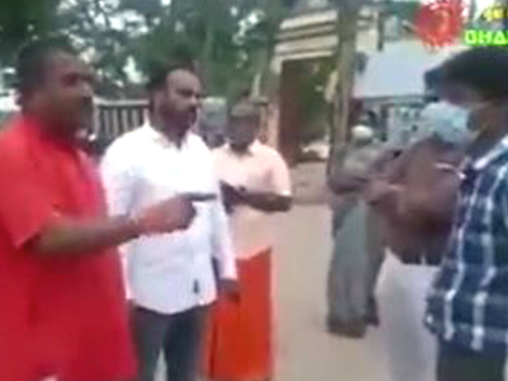 சென்னிமலை முருகன் கோயிலில் பக்தர்கள் இன்றி சூரசம்ஹாரம் முடிப்பு: அறநிலையத்துறை அதிகாரிகளை வெளுத்து வாங்கிய பக்தர்கள்!