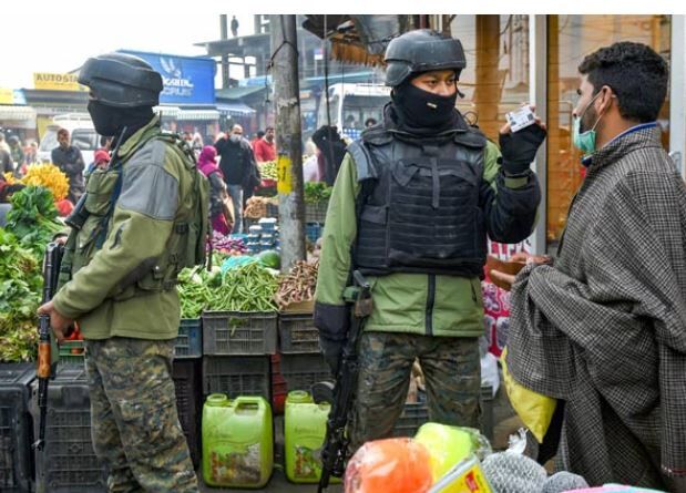 காஷ்மீரில் பதுங்கியுள்ள 38 பாகிஸ்தான் பயங்கரவாதிகள்: எச்சரிக்கை விடுத்த உளவுத்துறை!