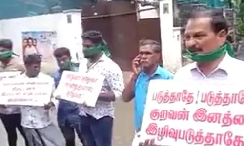 ஜெய்பீம் படத்தில் குறவர்களை திருடனாக காட்டியதை ஏற்றுக்கொள்ள மாட்டோம்: சூர்யா வீடு முன்பு கொட்டும் மழையிலும் போராட்டம்!