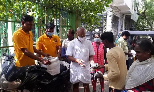 சென்னையில் மழையால் துயரத்தில் மூழ்கிய  6000  நபர்களுக்கு, ஆர்.எஸ்.எஸ் மற்றும்  சேவாபாரதி அமைப்பு சார்பில்  தினமும் உணவு விநியோகம்  !