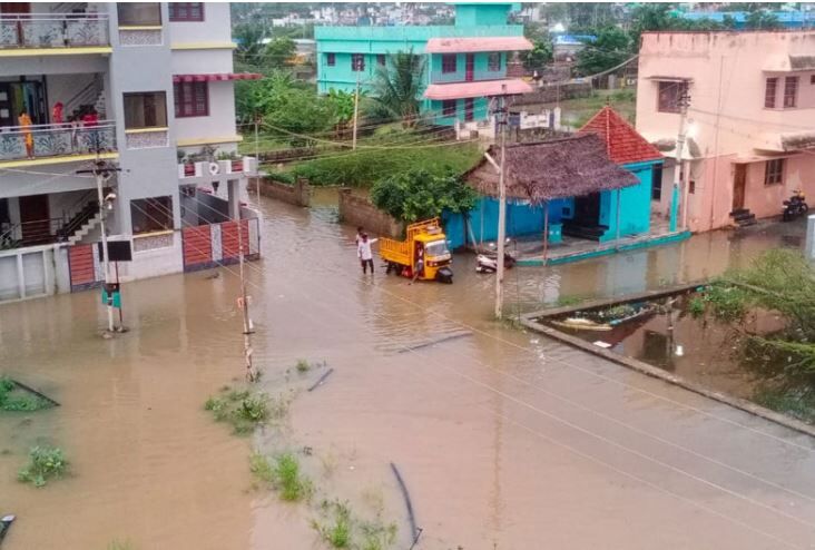 கன்னியாகுமரியில் 3வது நாளாக கொட்டித்தீர்க்கும் கனமழை: குடியிருப்பை சுற்றி தேங்கியுள்ள மழைநீர்!