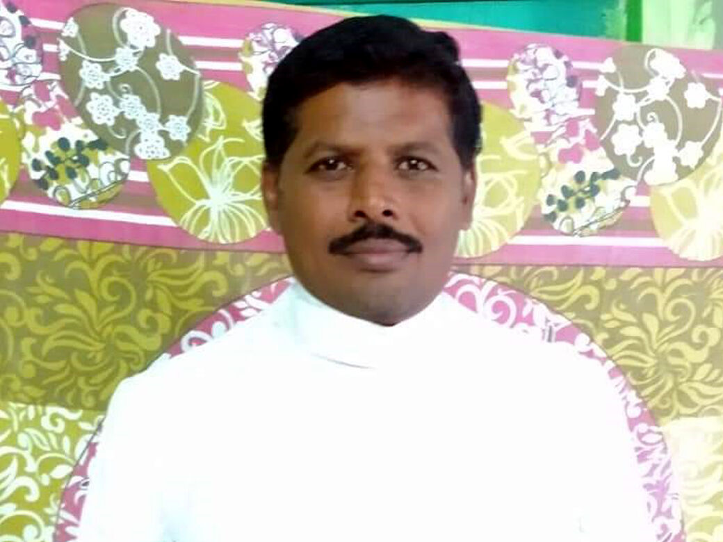 தாழ்த்தப்பட்ட சிறுமிகளுக்கு பாலியல் தொல்லை: போக்சோ சட்டத்தின் கீழ் பாதிரியார் கைது!