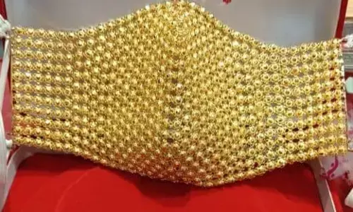 108 கிராம் தங்கத்தை பயன்படுத்தி உருவாக்கப்பட்ட  மாஸ்க்: விலை 5.7 லட்ச ரூபாய் !