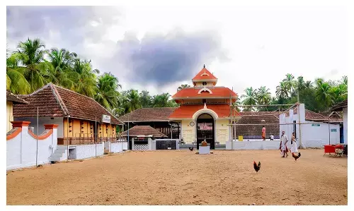 சேவலை அர்பணித்து உணவு வழங்கினால் எதிரிகள் விலகும் ஆச்சர்ய கேரள ஆலயம்!