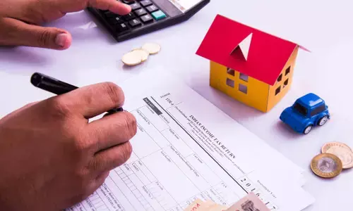 சிக்கித்தவிக்கும் NRI-களுக்கு ஏதேனும் வரிச் சலுகை கிடைக்குமா ?