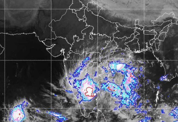 அதிகாலை சென்னை அருகே கரையை கடக்கும் காற்றழுத்த தாழ்வு மண்டலம்: கனமழை எச்சரிக்கை!