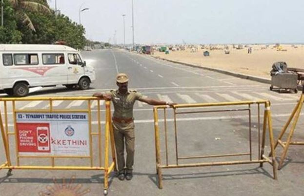 மாணவர்கள் வந்து விடுவார்களோ என்ற அச்சத்தில் 