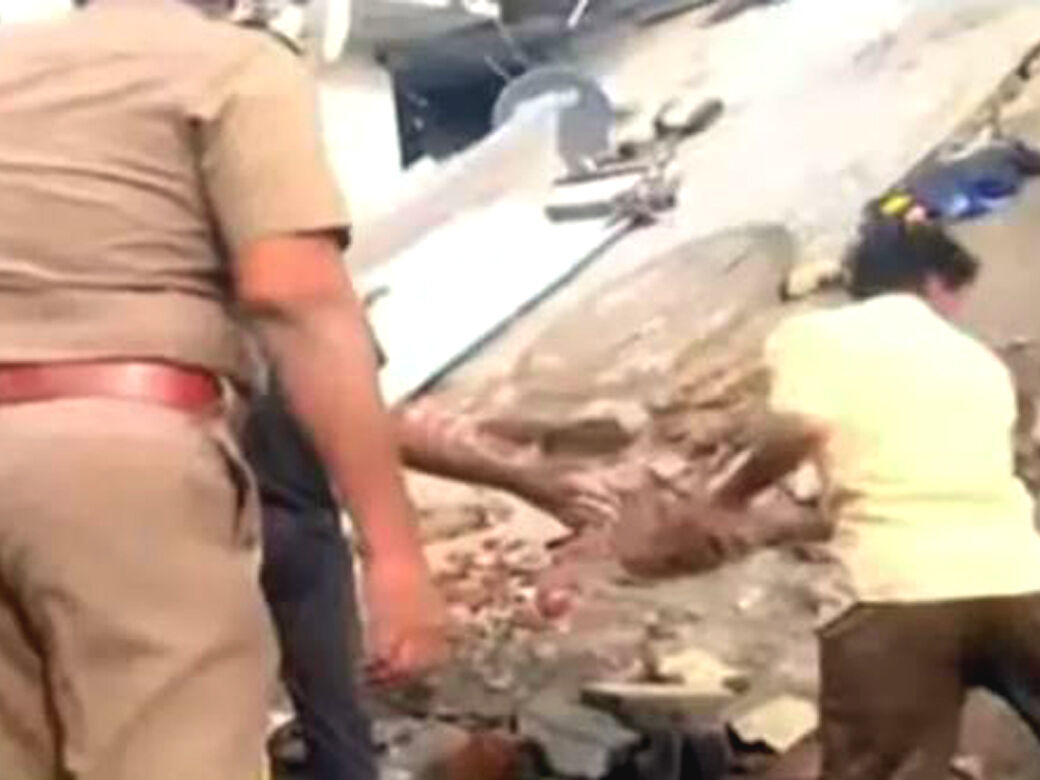 சேலத்தில் பயங்கரம்: சமையல் சிலிண்டர் வெடித்து 3 வீடுகள் தரைமட்டம்!