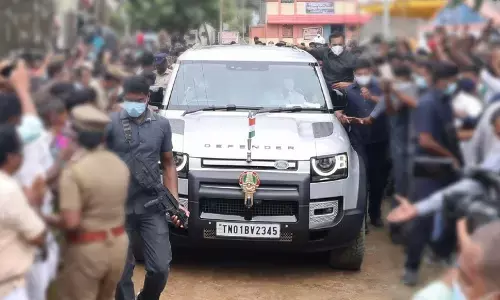 தக்காளி வாங்க மக்கள் திண்டாட, முதல்வர் மு.க.ஸ்டாலினுக்காக கோடிகளை கொட்டி வாங்கப்பட்ட இரண்டு ஆடம்பர சொகுசுக் கார்கள்!