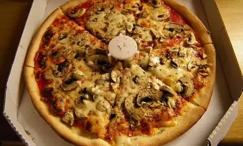 பீட்சா சதுரப்பெட்டியில் மட்டும் கிடைப்பது ஏன்? சுவாரசியமான தகவல்கள்.!