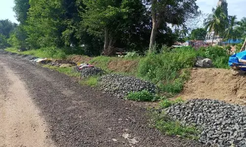 ருத்ரகோடீஸ்வரர் கோயில் ரதவீதி சாலை : அரசியல் கட்சியினரின் ஈகோவால்   சரி செய்யாமல் இருக்கும் அவலம் !