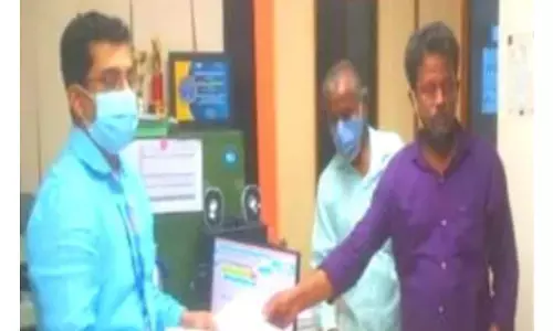 காய்கறி வாங்க லோன் குடுங்க - மேட்டுப்பாளையத்தில் வங்கிமுன் ஆர்ப்பாட்டம் !