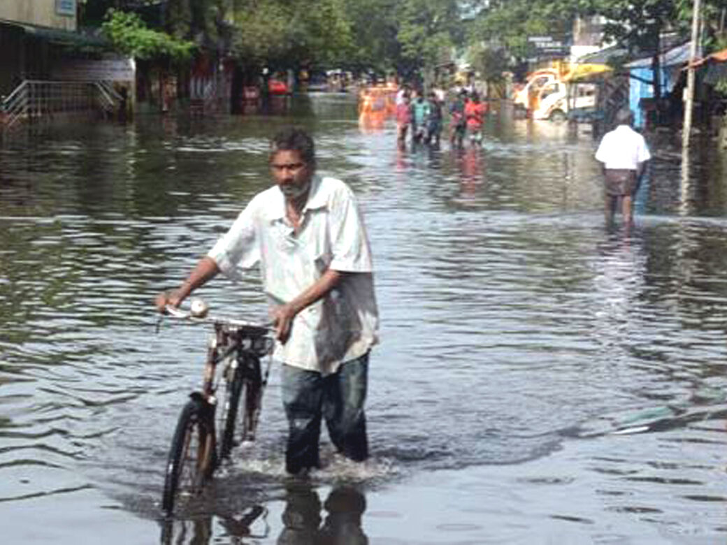 தி.மு.க. அரசின் அவலம்: கே.கே.நகர், தி.நகரில் தேங்கி நின்ற மழை நீருடன் கழிவுநீர் கலந்ததால் துர்நாற்றம்!