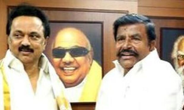 திருச்சியில் அமைச்சர்  கே.என் நேருவை வரவேற்க , ஒரு மணி நேரம் காலனி இல்லாமல் சாலையோரம் காக்கவைக்கப்பட்ட பள்ளி மாணவிகள் !