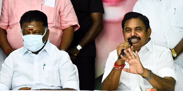 எம்.ஜி.ஆர் ஃபார்முலாவுக்கு செல்லும் அ.தி.மு.க : கட்சி விதிகளில் அதிரடி மாற்றம் - இரட்டை தலைமைக்கு வானளாவிய அதிகாரம்!