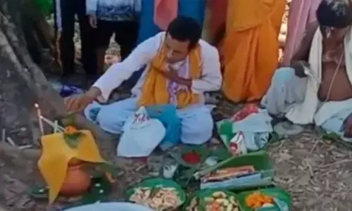 அசாமில் கிறிஸ்துவ மத உணர்வாளர்களால் வெட்டப்பட்ட புனித ஆலமரம் ! அதே இடத்தில சிவ லிங்கத்துடன்  ஆலமரக்கன்று நட்ட இந்து அமைப்பினர் !