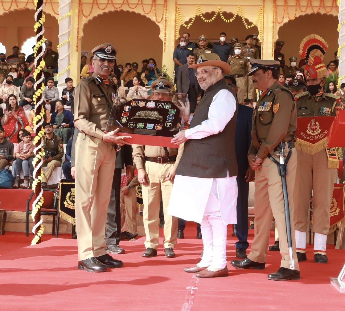 ஒரு நாடு பாதுகாப்பாக இருக்கும் பொழுது  வளர்ச்சி பெறும்!- எல்லை பாதுகாப்பு எழுச்சி தின விழாவில் அமித்ஷா பேச்சு!