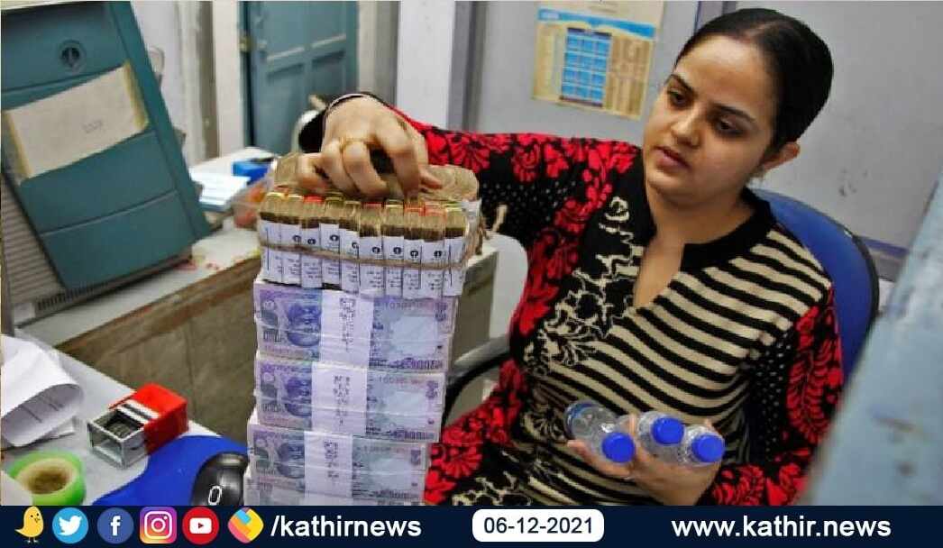 இவ்வளவு கோடி வருமான வரிக்கணக்குகள் தாக்கல் செய்யப்பட்டுள்ளதா? டிமிக்கி கொடுக்க நினைத்தவர்கள் கூட வரி செலுத்தும் ஆச்சர்யம்!